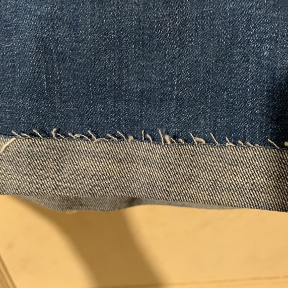 GAP women’s mid rise raw hem cuffed shorts medium wash size 27 - Picture 4 of 13